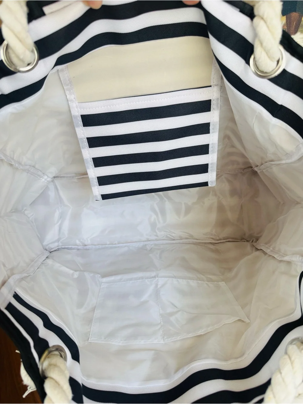 SPACIOUS BLACK AND WHITE STRIPED ROPE HANDLE WATERPROOF BEACH TOTE BAG 🌟NEW🌟